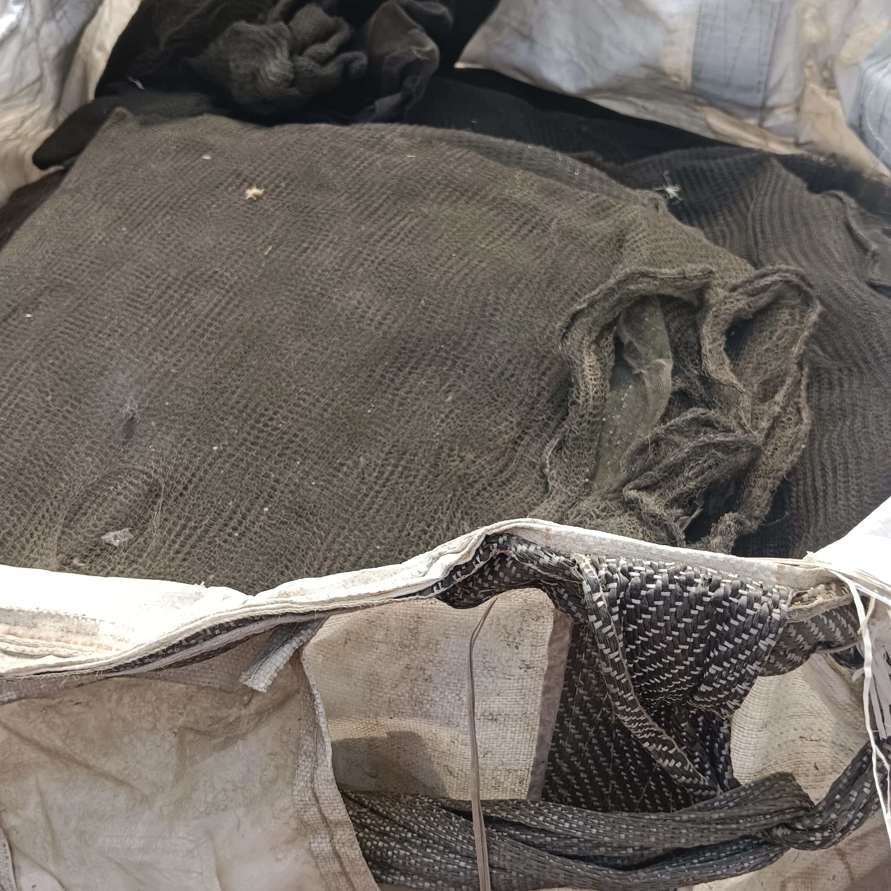 What is a nickel mesh electrode?